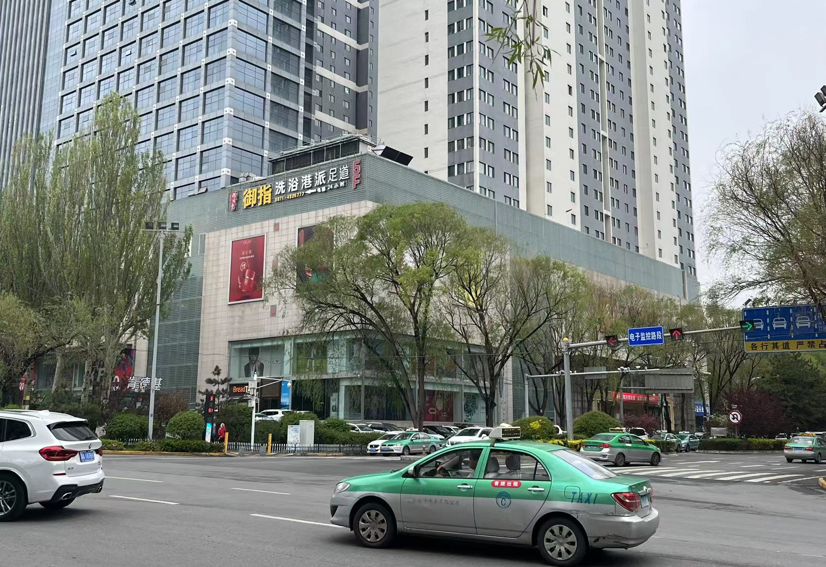 西宁尊龙凯时百货虎台店